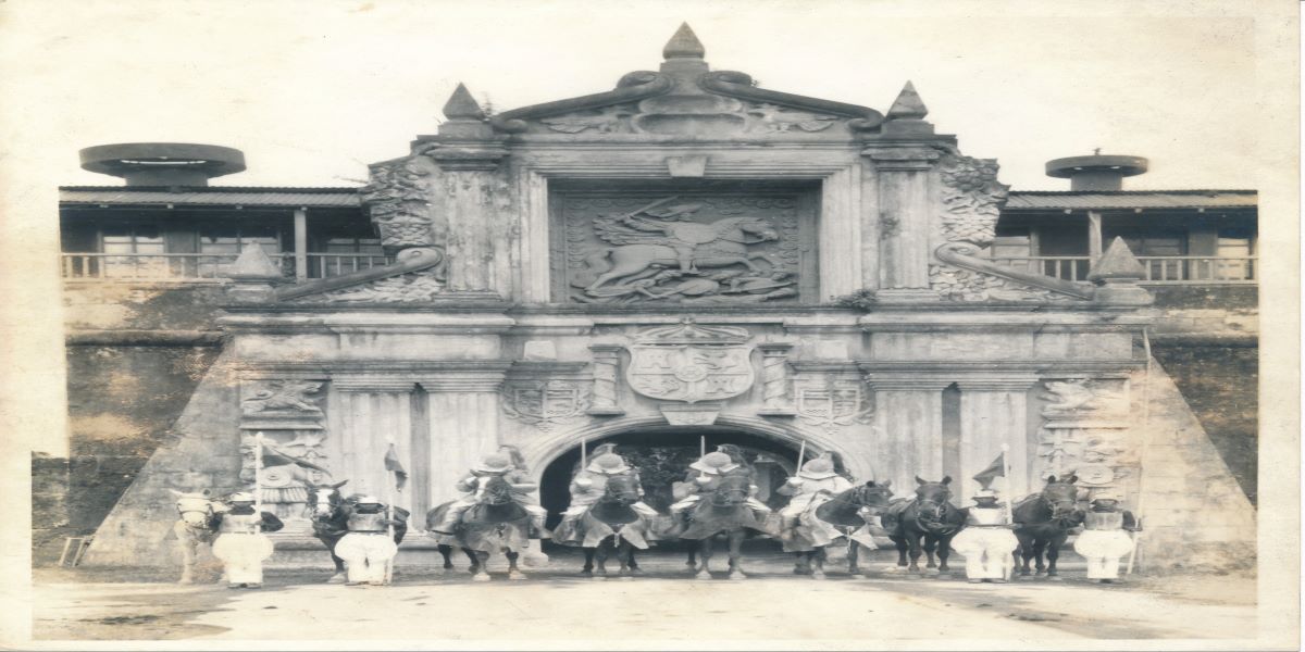 For Santiago
Entrance Gate